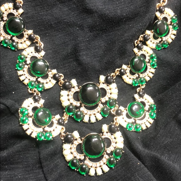 Gorgeous statement necklace - Picture 4 of 9